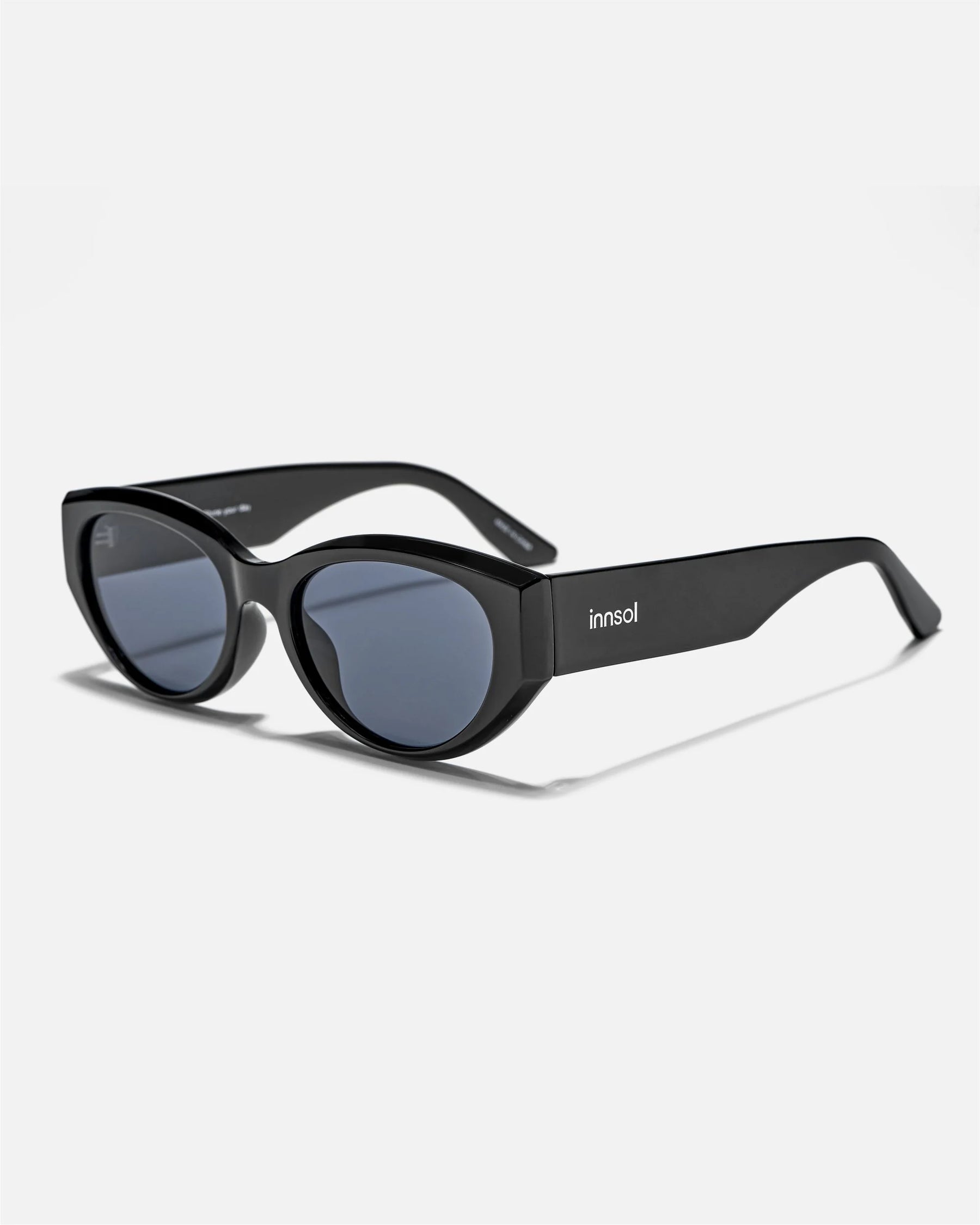 Alternate side angle of innsol Series sunglasses featuring glossy cat eye frame, reinforced hinges, and smooth temples in gloss black