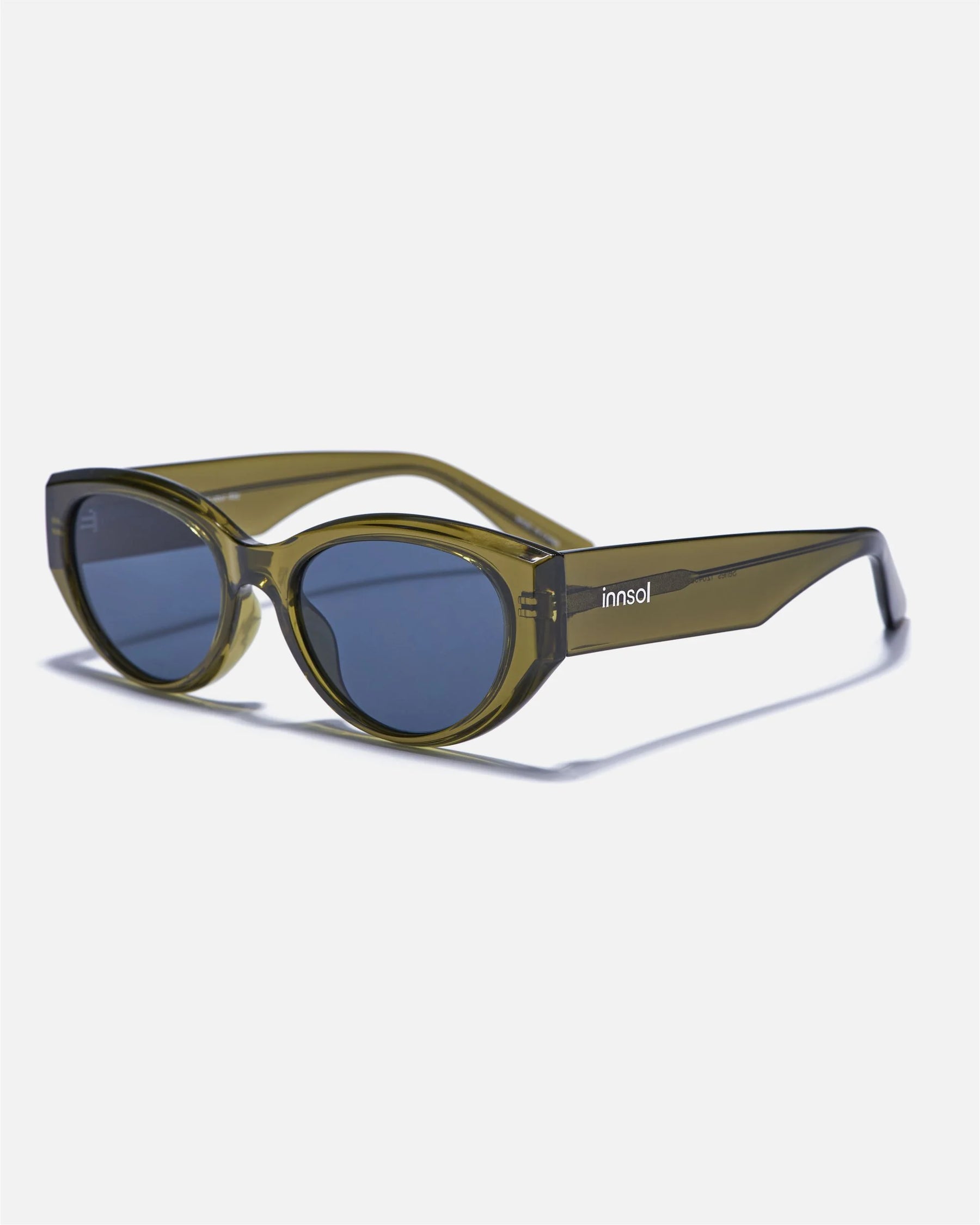 Alternate side angle of innsol Series sunglasses featuring glossy cat eye frame, reinforced hinges, and smooth temples in transparent green