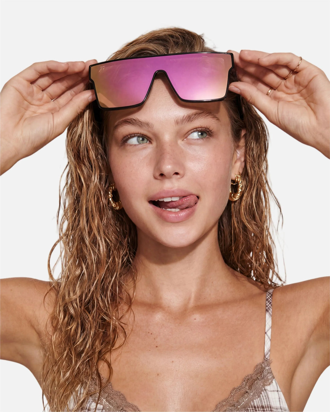Model wearing innsol Sydney oversized one-piece shield visor sunglasses for festivals, pool days, street photography, and high-energy social content