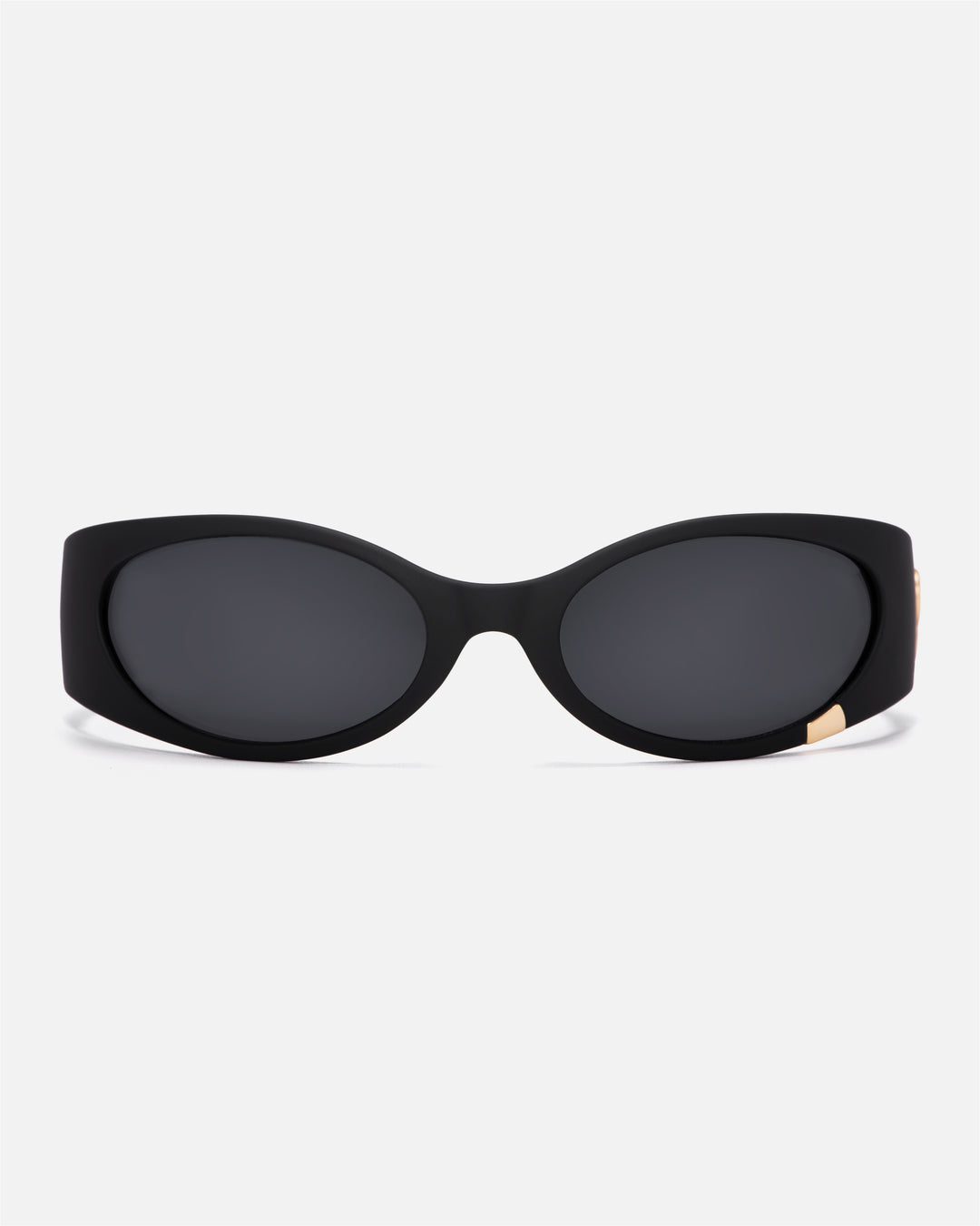 Front view of innsol Cail Matt Black sunglasses with gray lenses