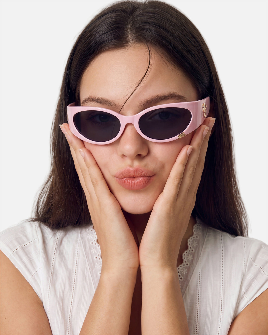 Model wearing innsol Cail Solid Pink sunglasses with gray lenses